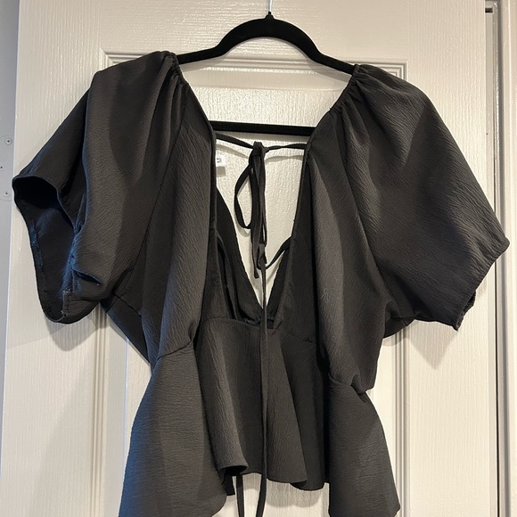 Chic Charcoal Women's Short Sleeve Top - Picture 2 of 2